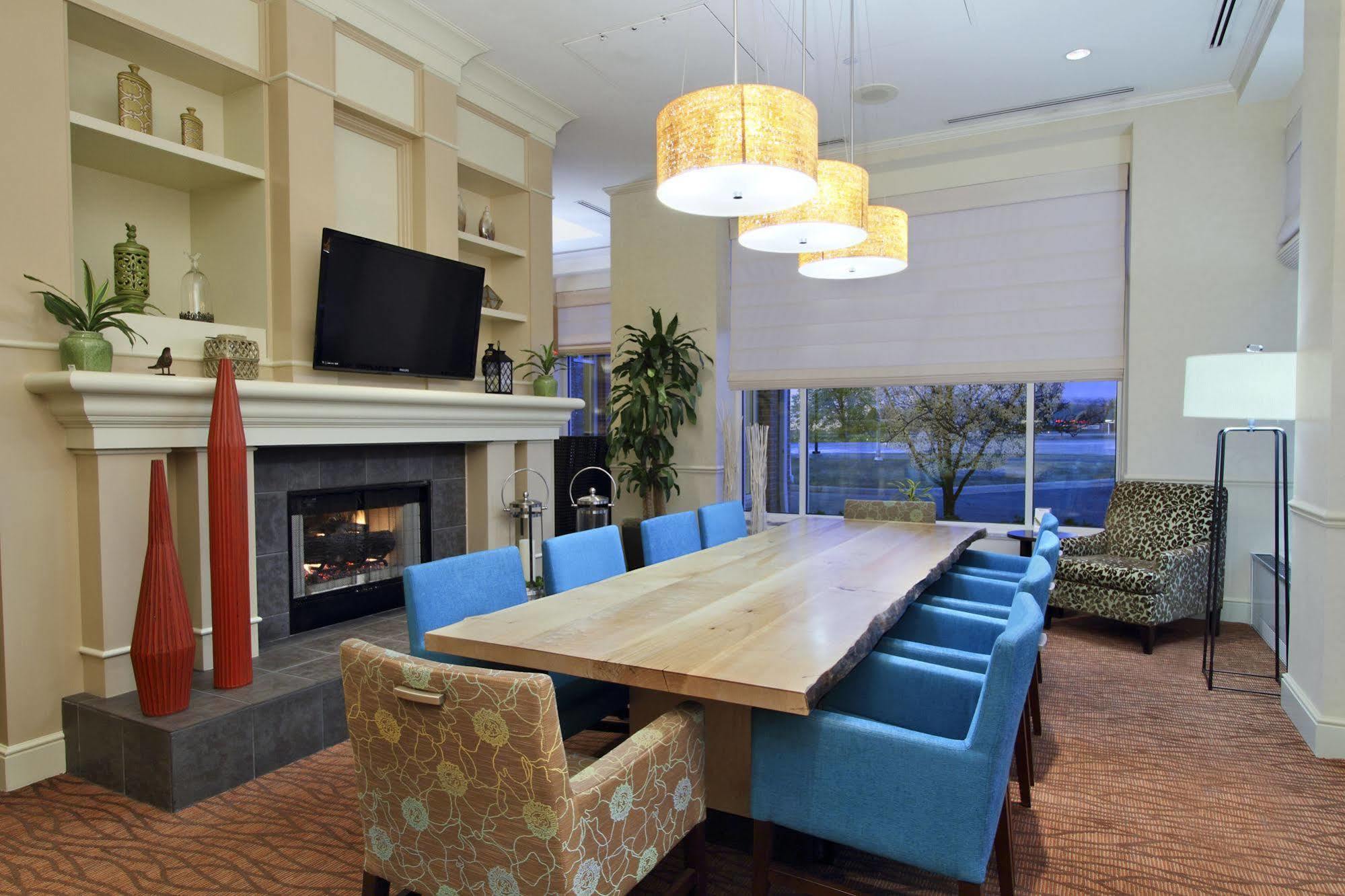 Hilton Garden Inn Saint Charles Luaran gambar